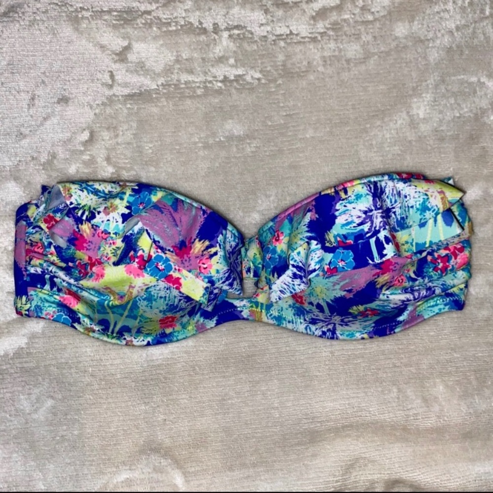 Victoria’s Secret Ruffle Multicolor Bikini Top